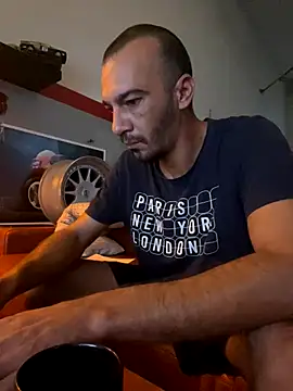 Snapshot of donnuozfutura chatting on 10-05-25, 06:12 donnuozfutura online show from 10-05-25, 06:12