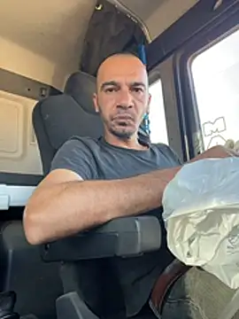 Snapshot of donnuozfutura chatting on 11-11-25, 01:22 donnuozfutura online show from 11-11-25, 01:22