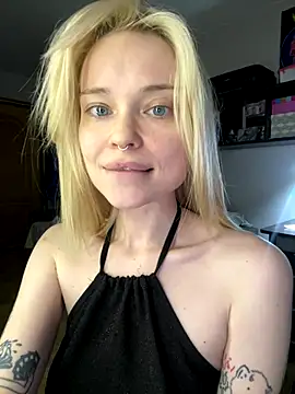 Snapshot of dollfromvenus chatting on 11-15-25, 09:32 dollfromvenus online show from 11-15-25, 09:32