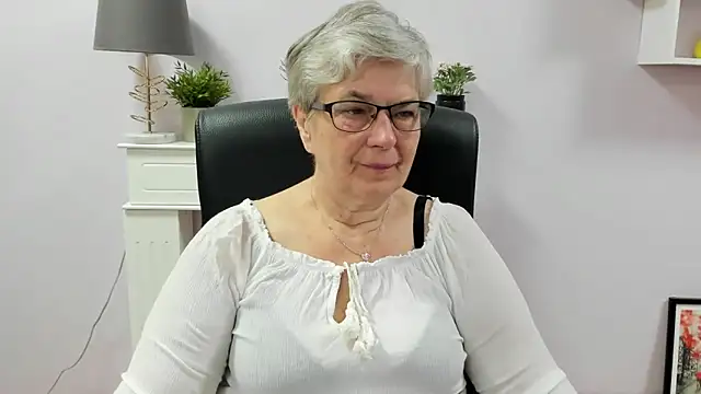 IrisDream online show from 06-18-26, 06:13