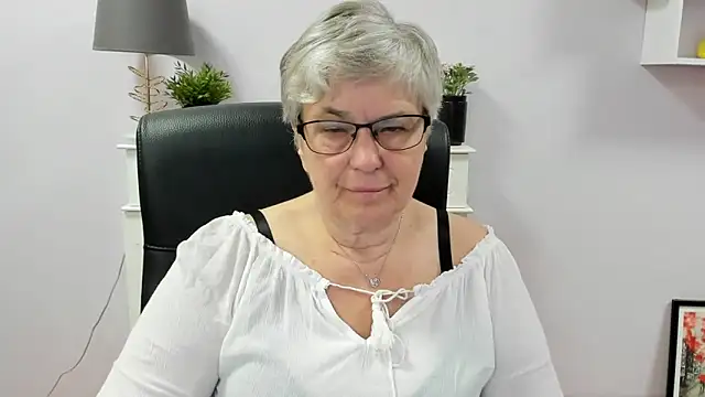IrisDream online show from 06-18-26, 09:14