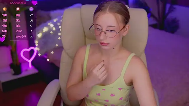 SilverrMoon online show from 11-29-25, 01:58