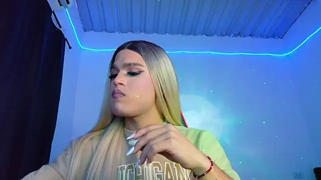 Snapshot of AllisonsweetZ chatting on 11-12-25, 08:19 AllisonsweetZ online show from 11-12-25, 08:19