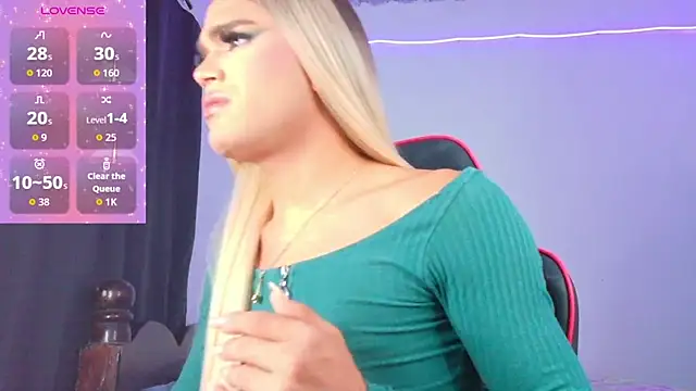 Snapshot of AllisonsweetZ chatting on 12-15-25, 09:19 AllisonsweetZ online show from 12-15-25, 09:19