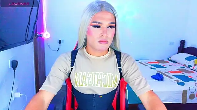 Snapshot of AllisonsweetZ chatting on 04-07-26, 04:18 AllisonsweetZ online show from 04-07-26, 04:18