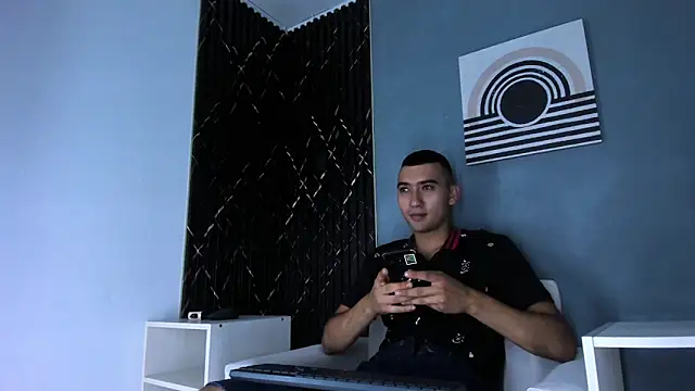 Snapshot of Liam_crox chatting on 12-18-24, 07:30 Liam crox online show from 12-18-24, 07:30