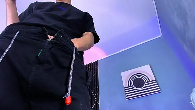 Snapshot of Liam_crox chatting on 12-19-24, 07:07 Liam crox online show from 12-19-24, 07:07