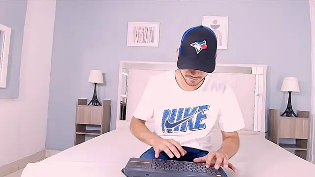 Snapshot of Liam_crox chatting on 12-27-24, 02:12 Liam crox online show from 12-27-24, 02:12