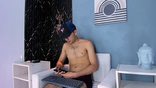 Snapshot of Liam_crox chatting on 12-30-24, 10:34 Liam crox online show from 12-30-24, 10:34