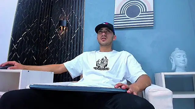 Snapshot of Liam_crox chatting on 01-02-25, 12:46 Liam crox online show from 01-02-25, 12:46