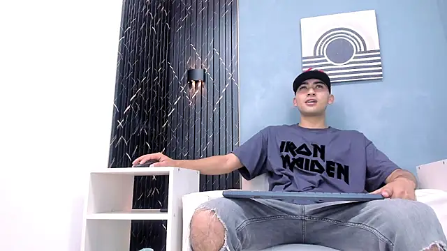 Snapshot of Liam_crox chatting on 01-07-25, 09:14 Liam crox online show from 01-07-25, 09:14