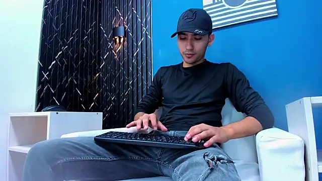 Snapshot of Liam_crox chatting on 02-07-25, 08:20 Liam crox online show from 02-07-25, 08:20