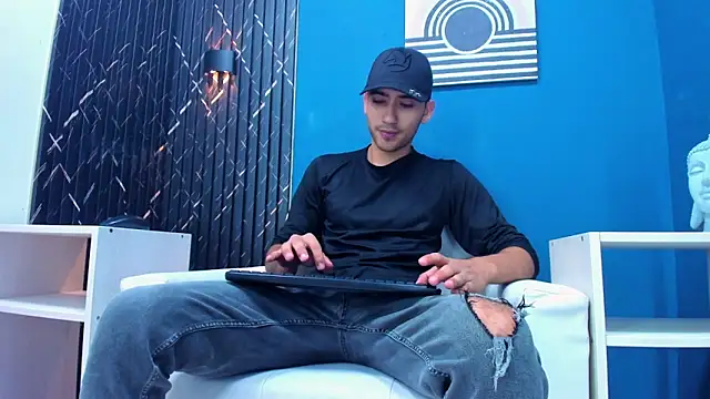 Snapshot of Liam_crox chatting on 02-07-25, 11:34 Liam crox online show from 02-07-25, 11:34