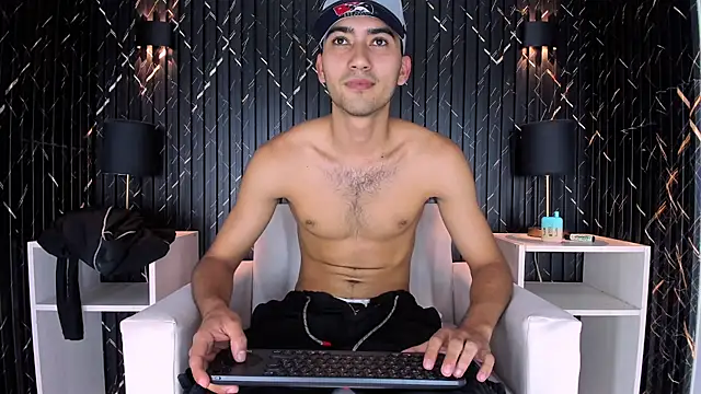 Snapshot of Liam_crox chatting on 02-18-25, 01:43 Liam crox online show from 02-18-25, 01:43