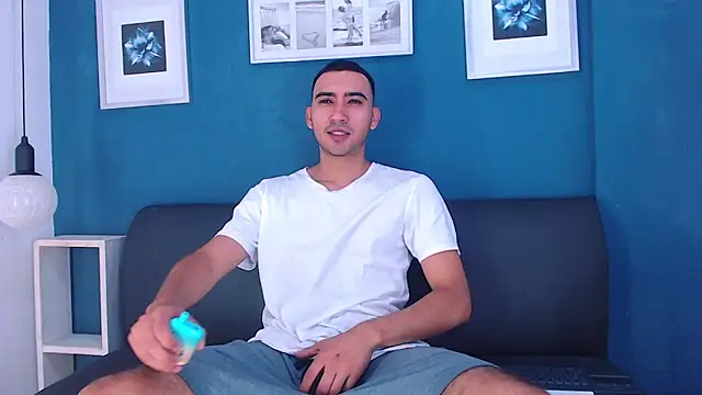 Snapshot of Liam_crox chatting on 02-24-25, 04:15 Liam crox online show from 02-24-25, 04:15