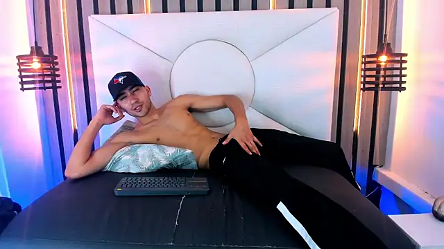 Snapshot of Liam_crox chatting on 03-14-25, 07:34 Liam crox online show from 03-14-25, 07:34