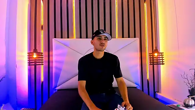 Snapshot of Liam_crox chatting on 03-15-25, 06:10 Liam crox online show from 03-15-25, 06:10