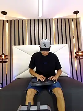 Snapshot of Liam_crox chatting on 03-19-25, 11:50 Liam crox online show from 03-19-25, 11:50