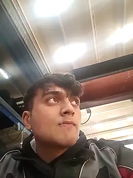 boy 3835 online show from 03-18-25, 10:37