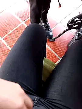 Snapshot of sophie_banger chatting on 12-26-24, 09:15 sophie banger online show from 12-26-24, 09:15