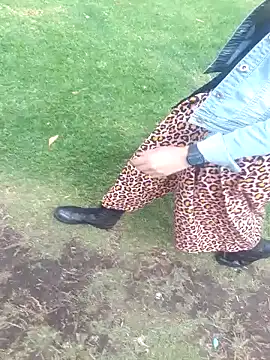 Snapshot of sophie_banger chatting on 09-20-25, 07:37 sophie banger online show from 09-20-25, 07:37