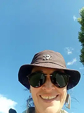 Snapshot of sophie_banger chatting on 10-02-25, 08:27 sophie banger online show from 10-02-25, 08:27