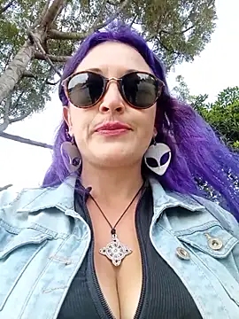 Snapshot of sophie_banger chatting on 10-12-25, 06:07 sophie banger online show from 10-12-25, 06:07