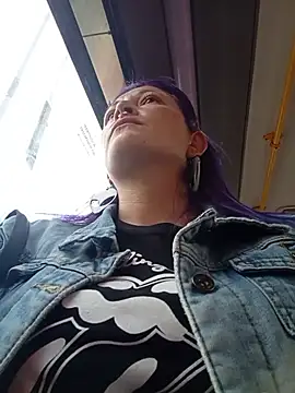 Snapshot of sophie_banger chatting on 10-16-25, 07:37 sophie banger online show from 10-16-25, 07:37