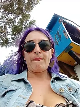 Snapshot of sophie_banger chatting on 10-19-25, 06:19 sophie banger online show from 10-19-25, 06:19