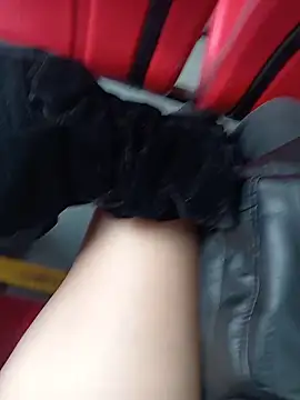 Snapshot of sophie_banger chatting on 10-22-25, 05:13 sophie banger online show from 10-22-25, 05:13