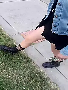 Snapshot of sophie_banger chatting on 10-25-25, 07:30 sophie banger online show from 10-25-25, 07:30