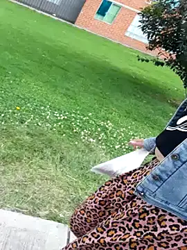 Snapshot of sophie_banger chatting on 10-30-25, 07:36 sophie banger online show from 10-30-25, 07:36