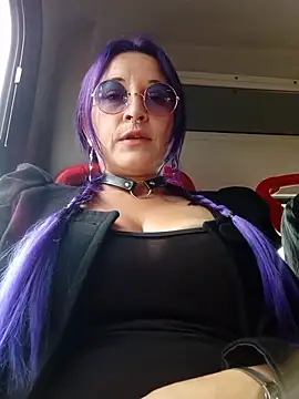 Snapshot of sophie_banger chatting on 10-31-25, 08:32 sophie banger online show from 10-31-25, 08:32