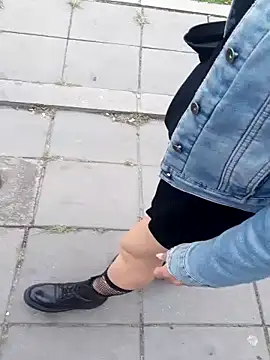 Snapshot of sophie_banger chatting on 11-19-25, 04:29 sophie banger online show from 11-19-25, 04:29