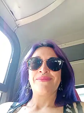 Snapshot of sophie_banger chatting on 11-21-25, 05:44 sophie banger online show from 11-21-25, 05:44