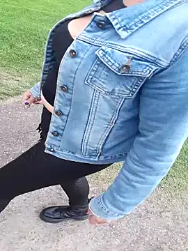 Snapshot of sophie_banger chatting on 12-02-25, 07:53 sophie banger online show from 12-02-25, 07:53