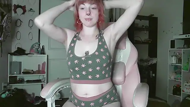 GoddessPinxx online show from 05-18-26, 04:29