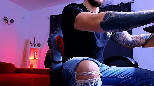 MightyAaron66 online show from 11-17-25, 05:24