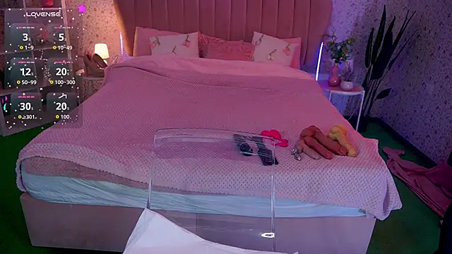 KiraRoxx online show from 04-13-26, 11:59