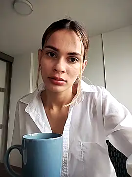 Snapshot of cuteluci_ chatting on 02-25-25, 12:24 cuteluci online show from 02-25-25, 12:24