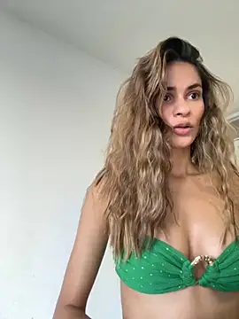 Snapshot of cuteluci_ chatting on 09-10-25, 11:21 cuteluci online show from 09-10-25, 11:21