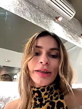 Snapshot of cuteluci_ chatting on 10-11-25, 10:52 cuteluci online show from 10-11-25, 10:52