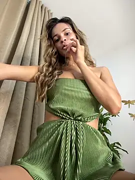 Snapshot of cuteluci_ chatting on 11-28-25, 11:24 cuteluci online show from 11-28-25, 11:24