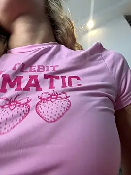 Snapshot of cuteluci_ chatting on 03-11-26, 11:16 cuteluci online show from 03-11-26, 11:16