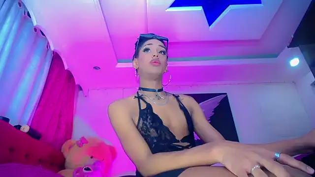 NahomiCamper online show from 12-22-25, 11:35