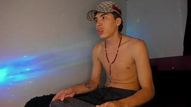 Snapshot of HeellBoy_ chatting on 07-11-26, 11:17 HeellBoy online show from 07-11-26, 11:17