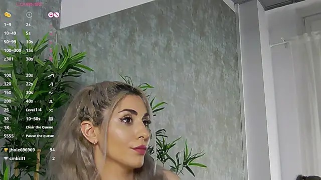 Snapshot of CelineMeyerr chatting on 02-06-25, 12:37 CelineMeyerr online show from 02-06-25, 12:37