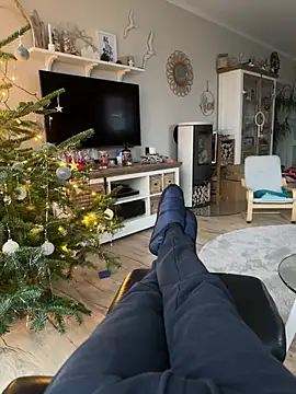 Snapshot of rundum40 chatting on 12-12-24, 02:33 rundum40 online show from 12-12-24, 02:33