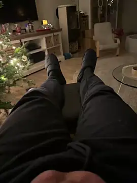 Snapshot of rundum40 chatting on 12-12-24, 06:10 rundum40 online show from 12-12-24, 06:10