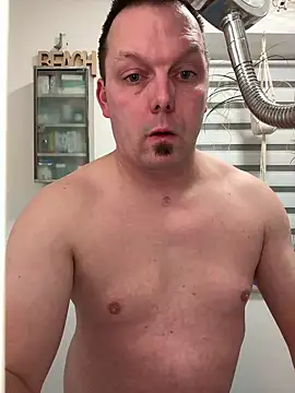 Snapshot of rundum40 chatting on 02-09-25, 05:54 rundum40 online show from 02-09-25, 05:54